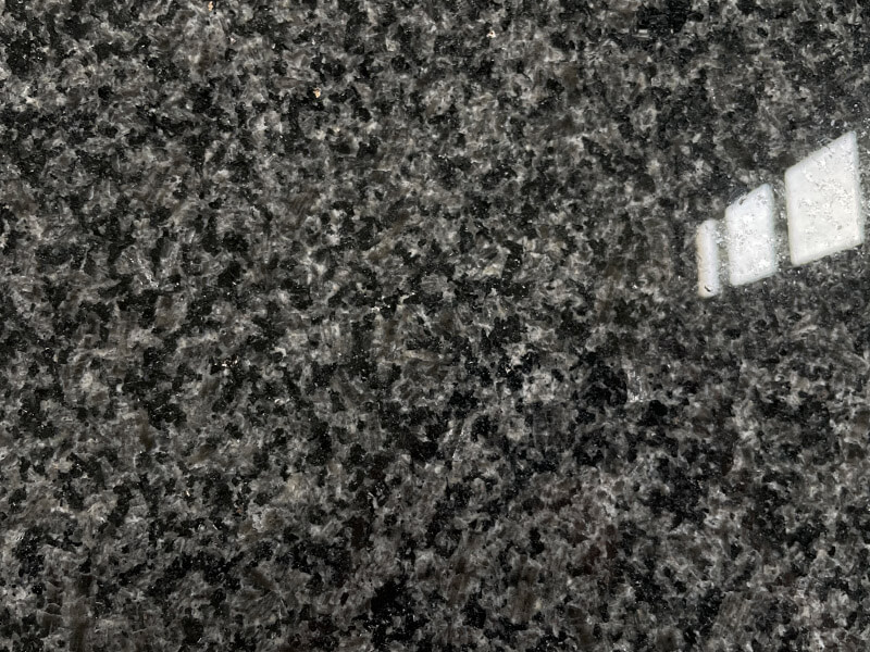 Granit Mutiara Hitam