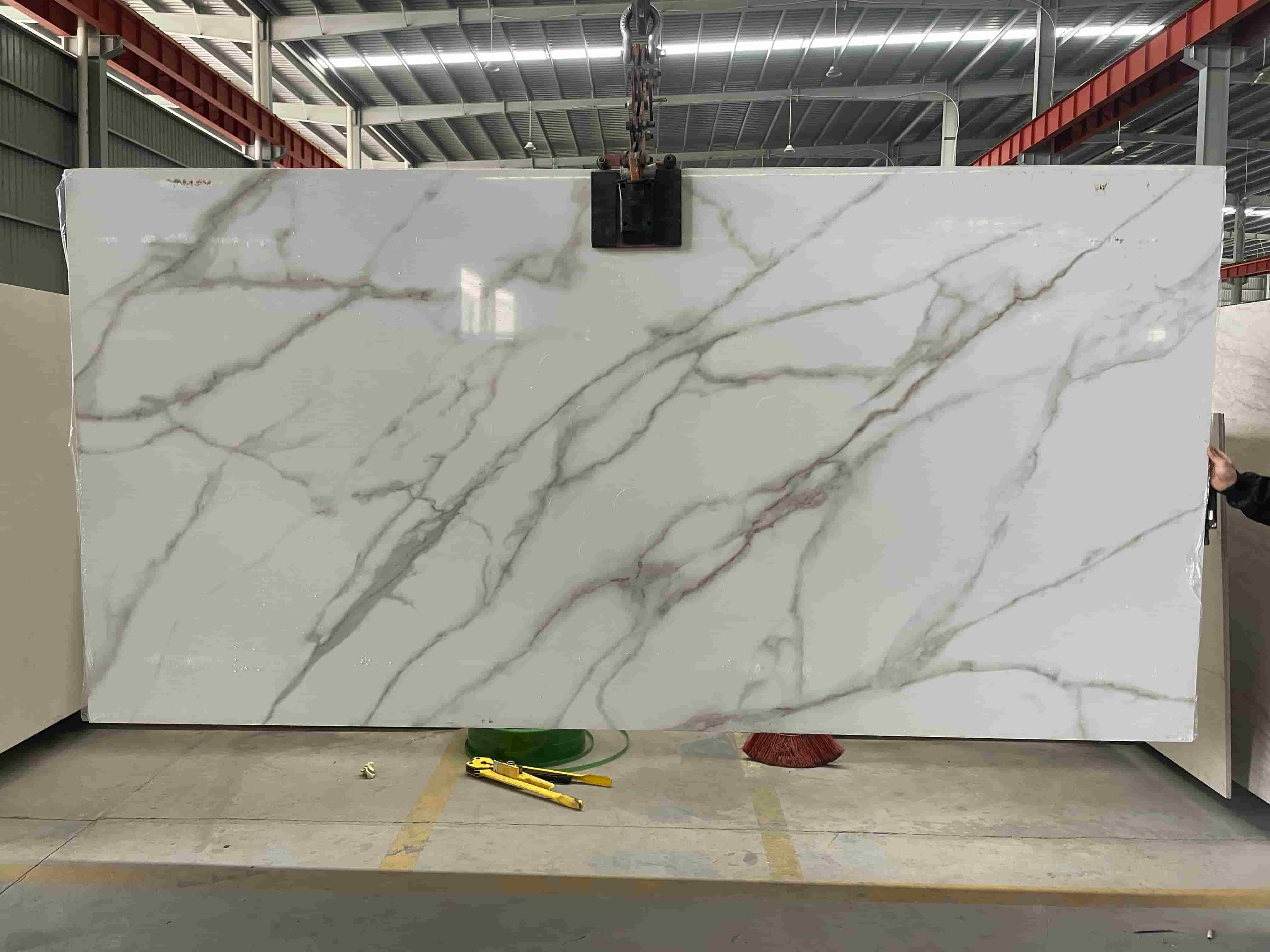 Light and dark vein Calacatta White sintered stone slab for U.S. kitchen countertop and backsplash project